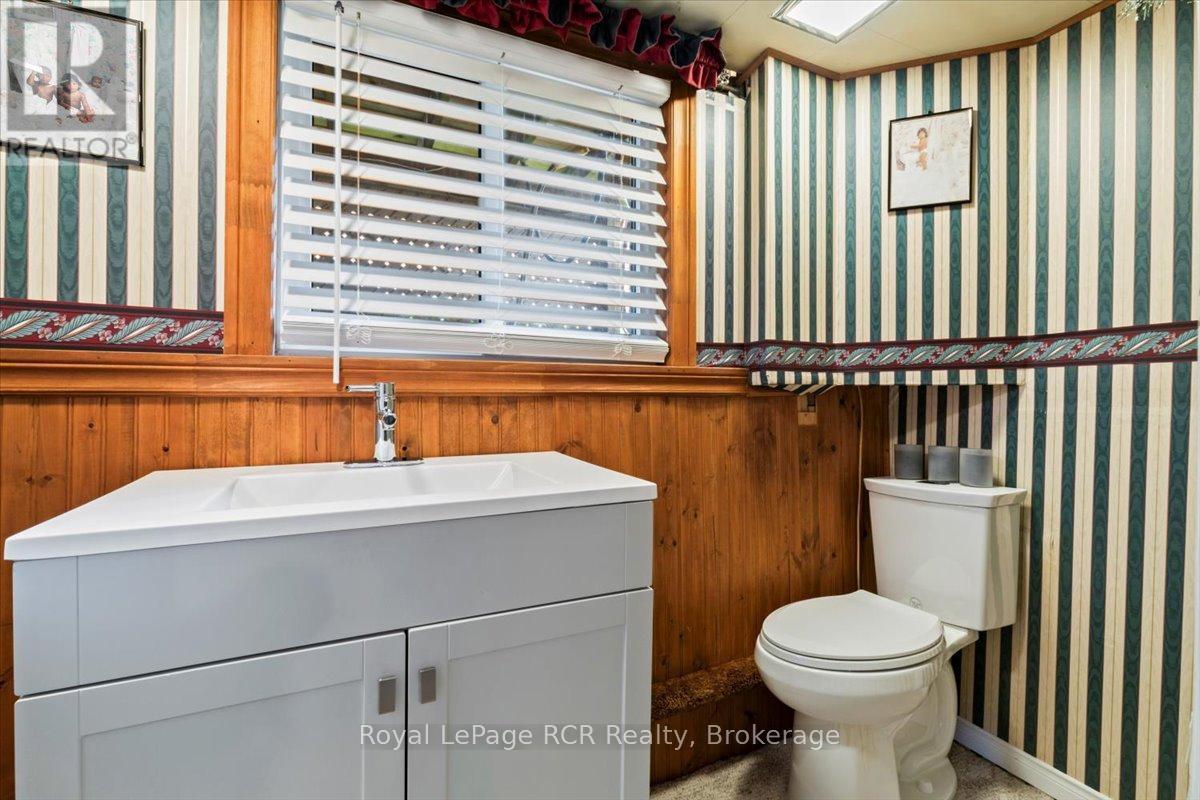 526 19th Avenue, Hanover, Ontario  N4N 3E9 - Photo 16 - X12335437