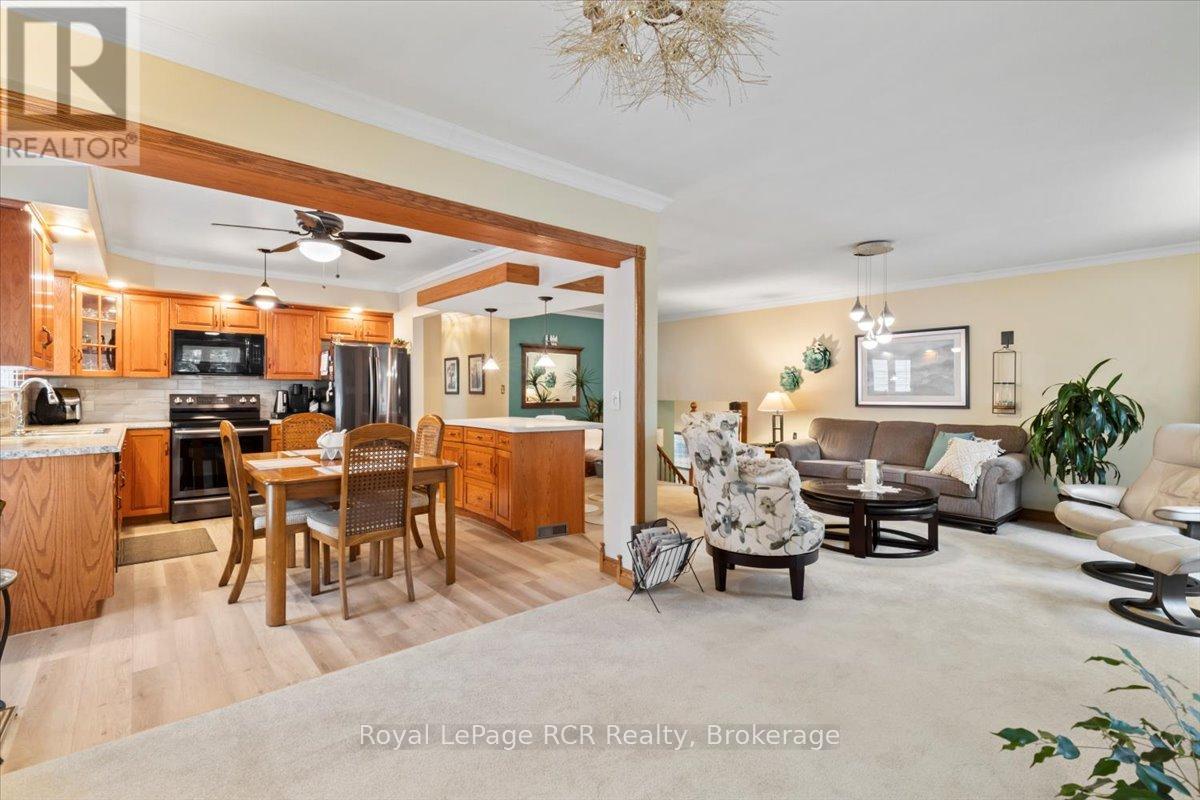 526 19th Avenue, Hanover, Ontario  N4N 3E9 - Photo 9 - X12335437