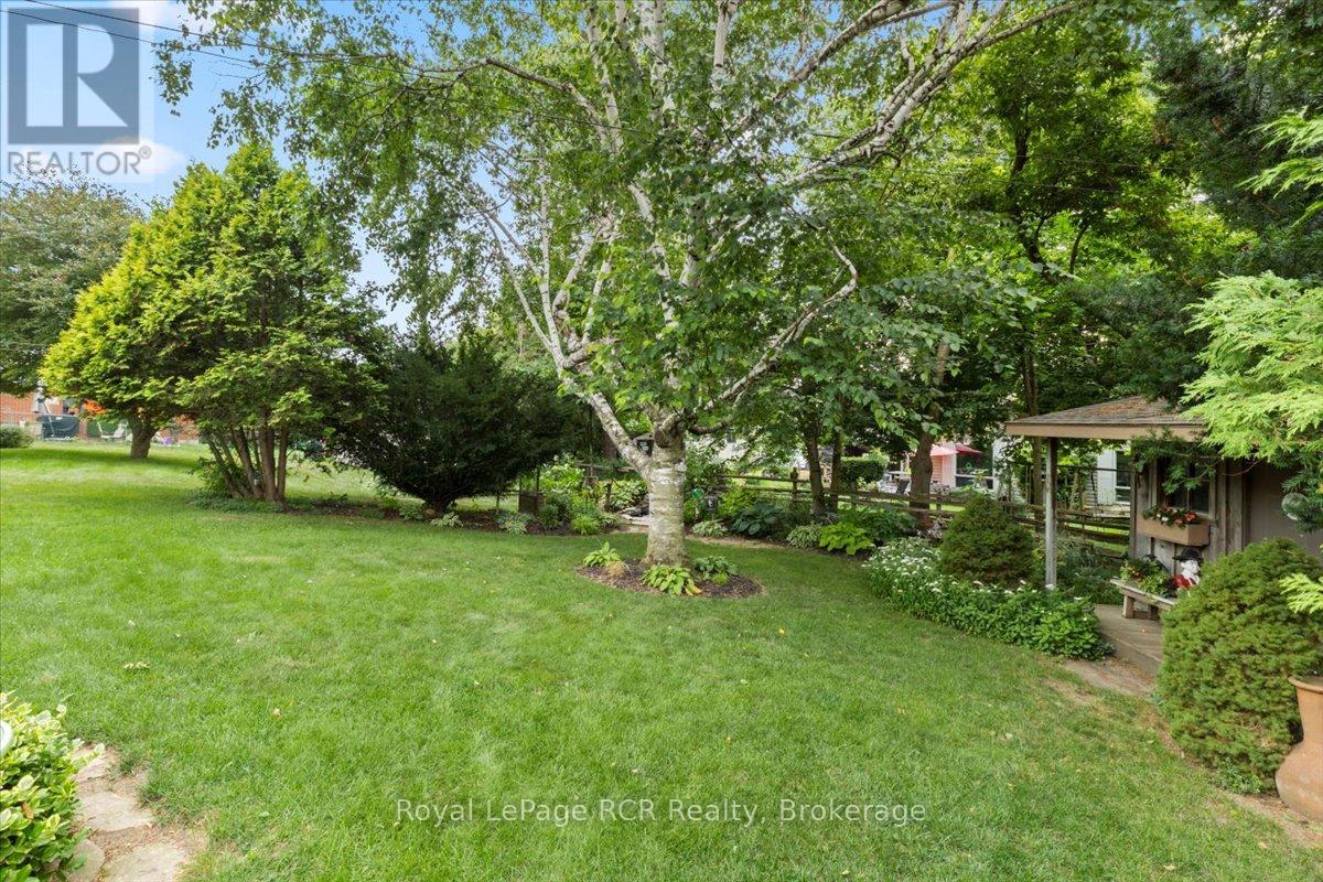 526 19th Avenue, Hanover, Ontario  N4N 3E9 - Photo 33 - X12335437