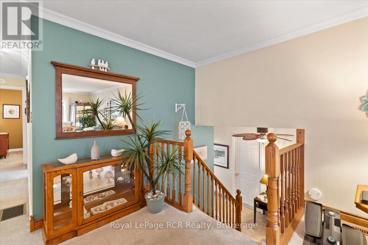 526 19th Avenue, Hanover, Ontario  N4N 3E9 - Photo 6 - X12335437