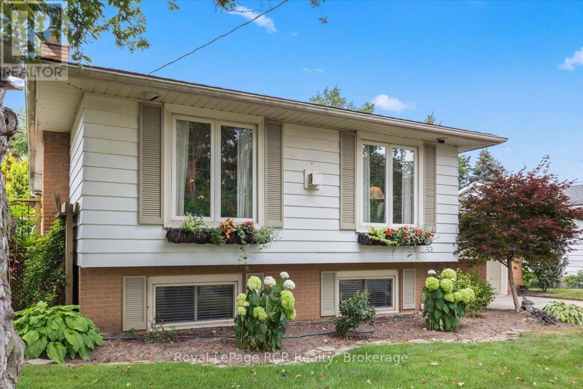 526 19th Avenue, Hanover, Ontario  N4N 3E9 - Photo 2 - X12335437