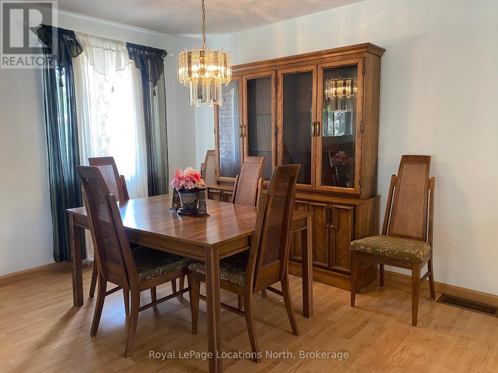 221 John Street, Clearview, Ontario  L0M 1S0 - Photo 20 - S12304584