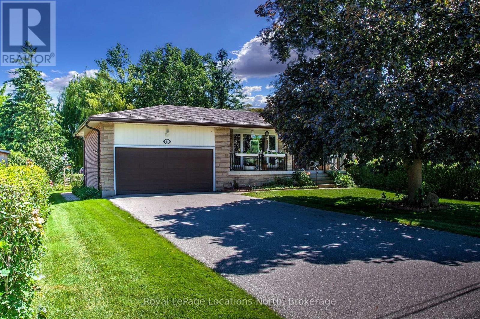 221 John Street, Clearview, Ontario  L0M 1S0 - Photo 10 - S12304584