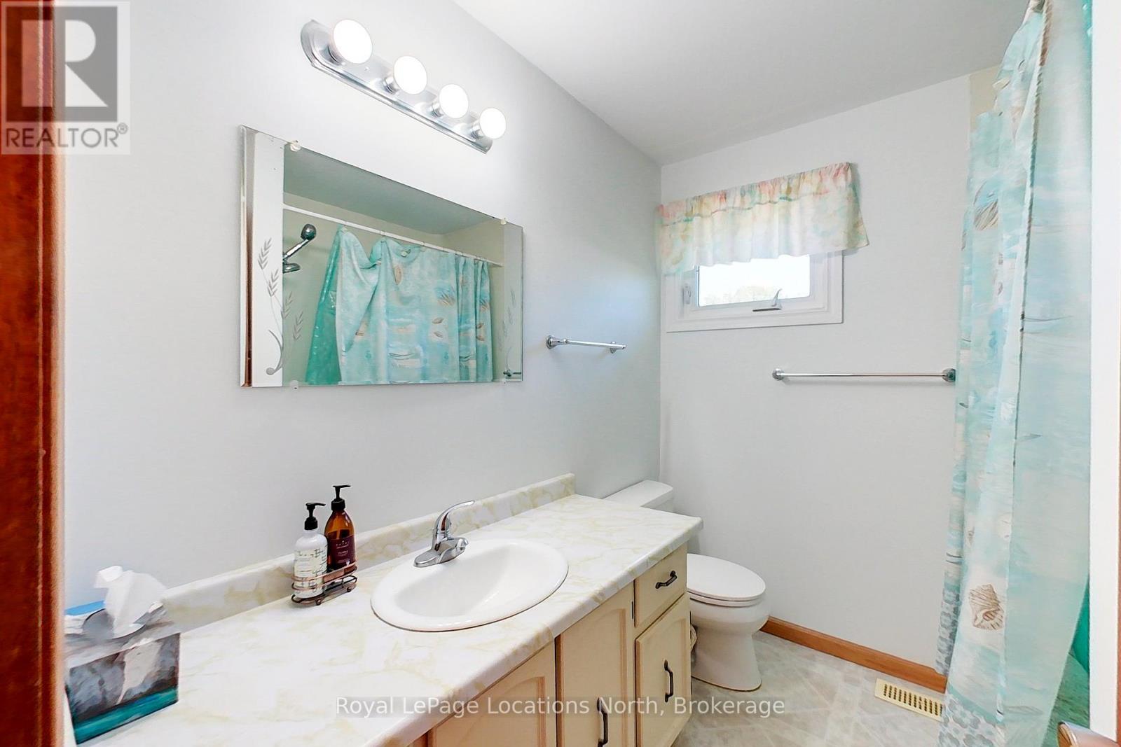 221 John Street, Clearview, Ontario  L0M 1S0 - Photo 23 - S12304584