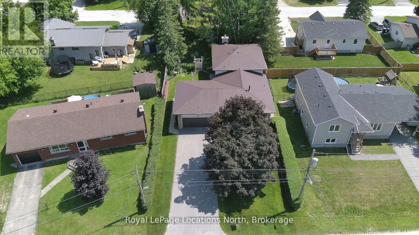 221 John Street, Clearview, Ontario  L0M 1S0 - Photo 2 - S12304584