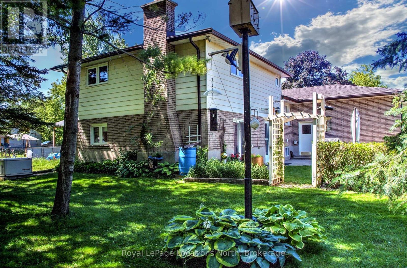221 John Street, Clearview, Ontario  L0M 1S0 - Photo 11 - S12304584