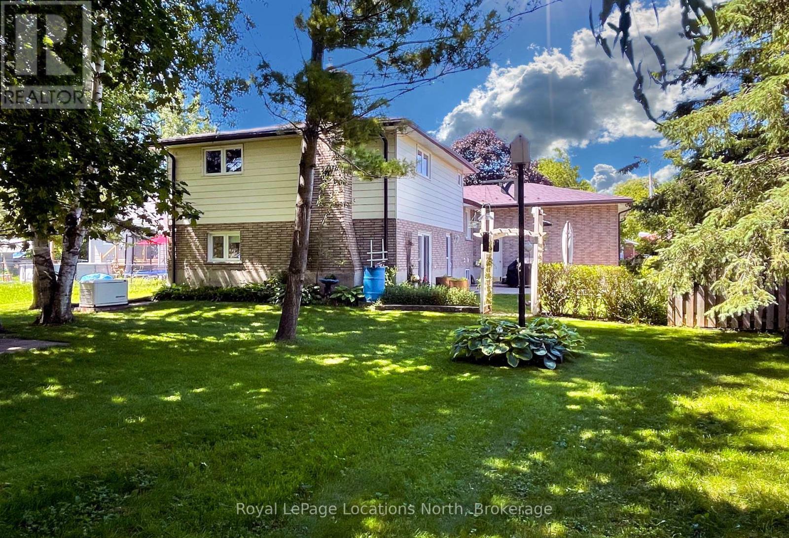 221 John Street, Clearview, Ontario  L0M 1S0 - Photo 3 - S12304584