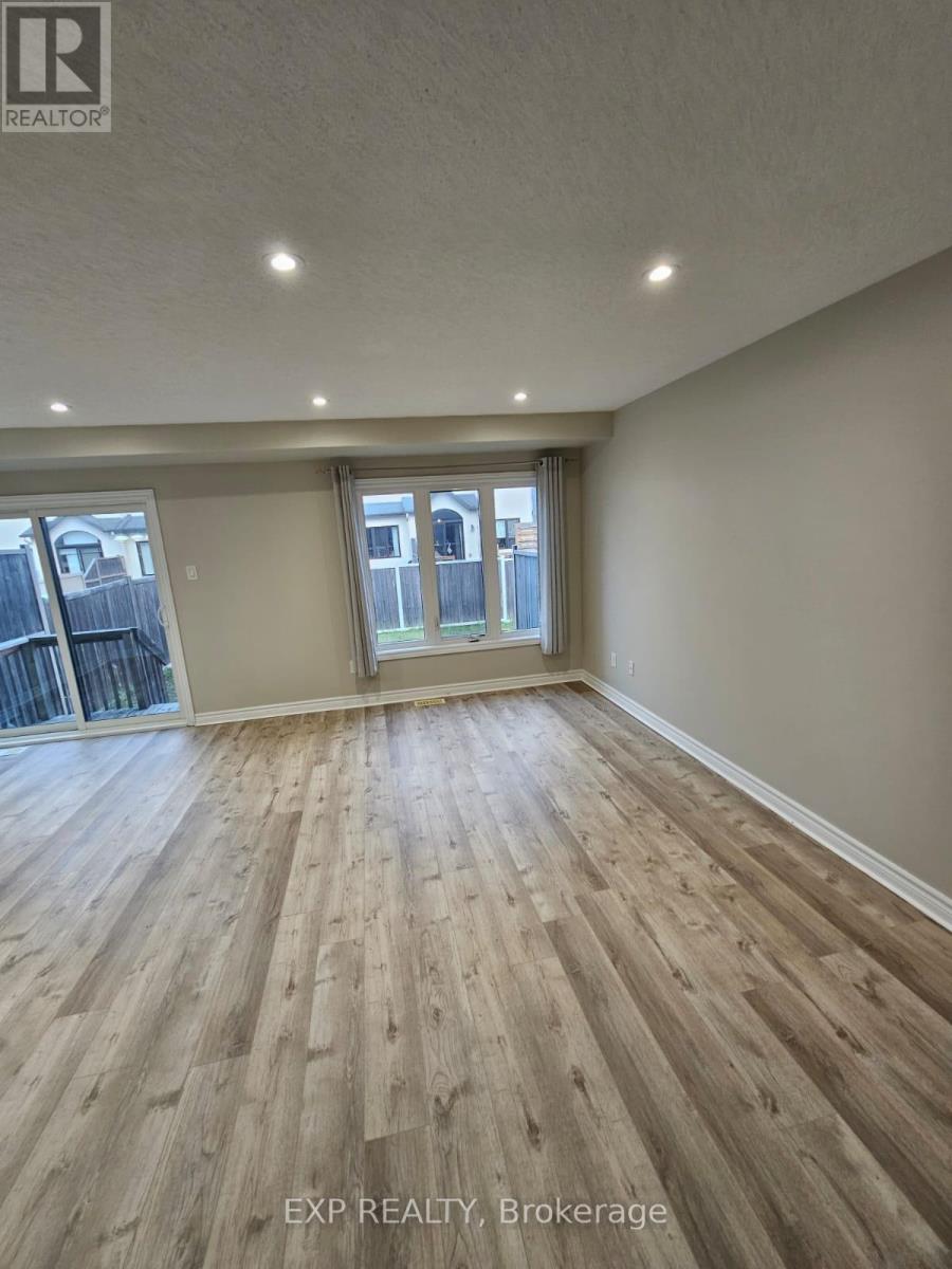 213 Halyard Way, Ottawa, Ontario  K2T 0L2 - Photo 5 - X12364349