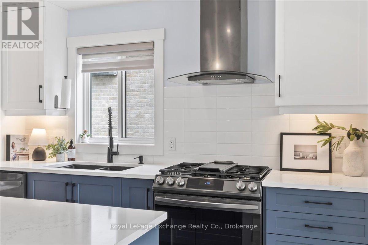 383 Northport Drive, Saugeen Shores, Ontario  N0H 2C8 - Photo 10 - X12364323