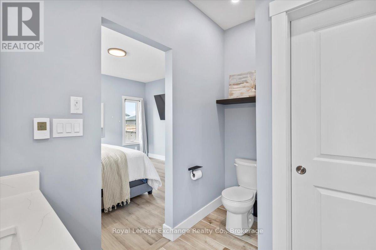 383 Northport Drive, Saugeen Shores, Ontario  N0H 2C8 - Photo 28 - X12364323