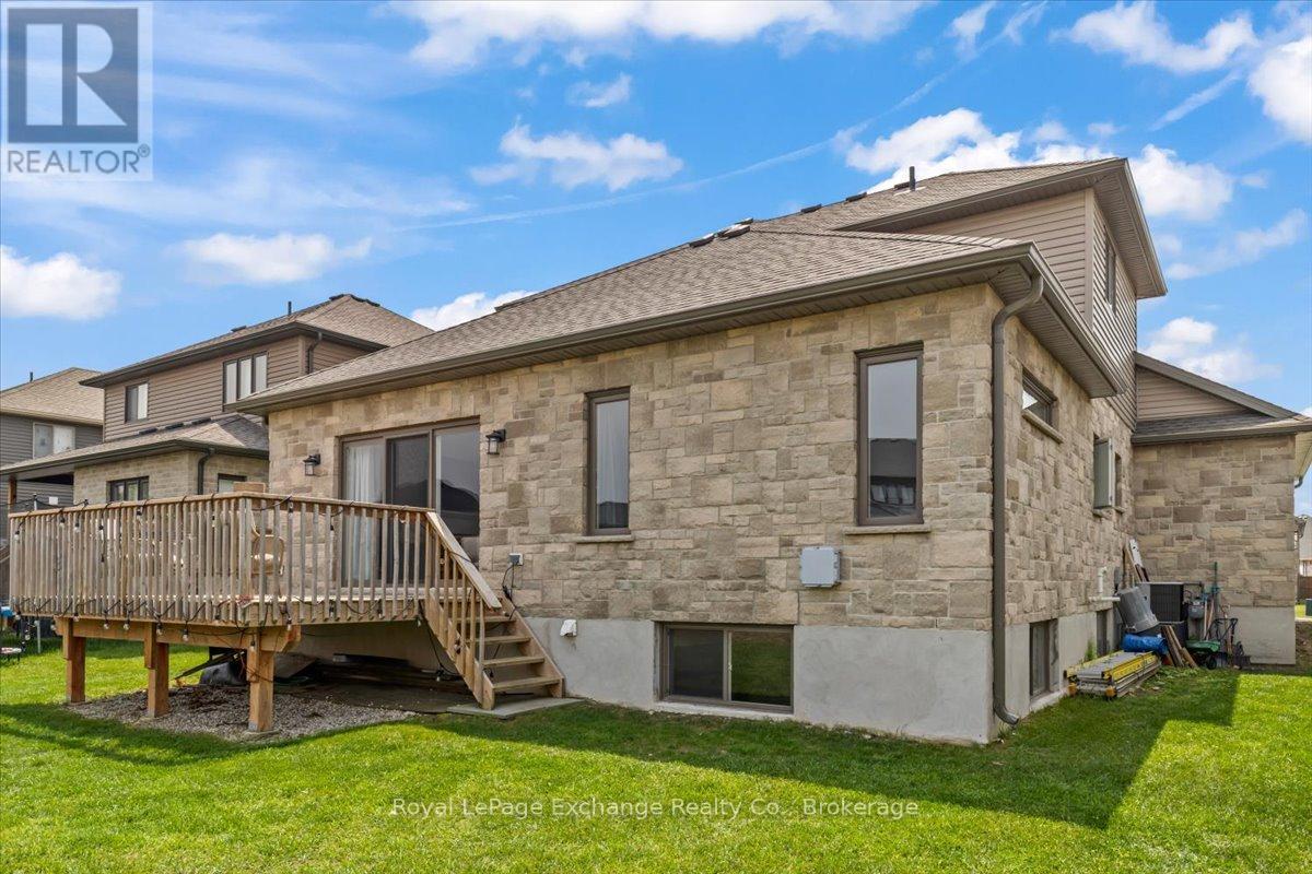 383 Northport Drive, Saugeen Shores, Ontario  N0H 2C8 - Photo 33 - X12364323