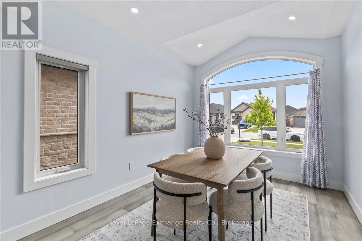 383 Northport Drive, Saugeen Shores, Ontario  N0H 2C8 - Photo 6 - X12364323