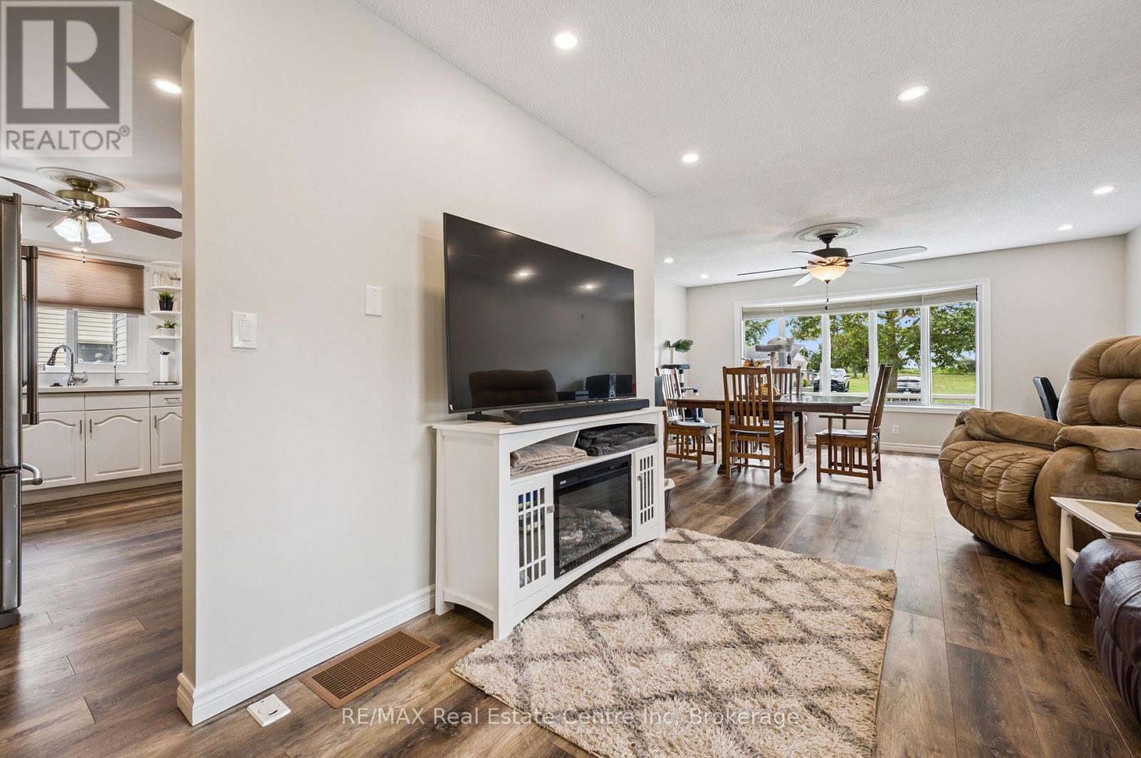 7 Eastview Drive, Wellington North, Ontario  N0G 1A0 - Photo 11 - X12364354
