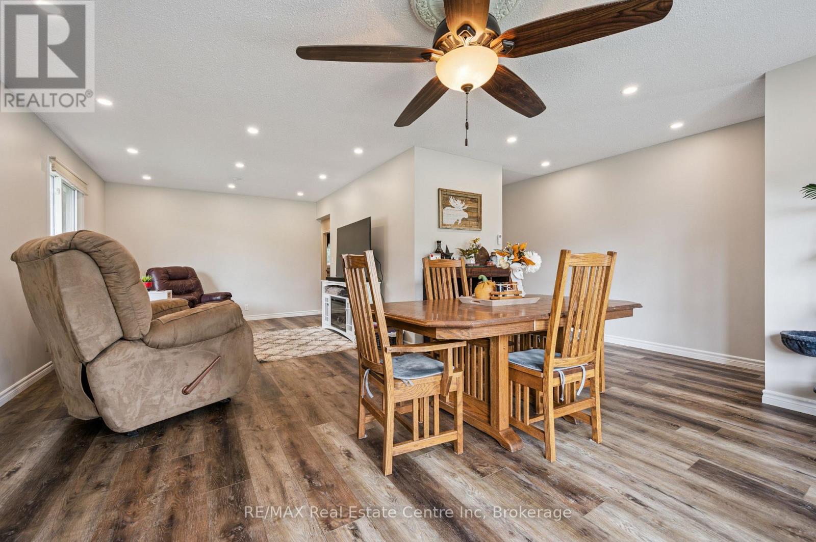 7 Eastview Drive, Wellington North, Ontario  N0G 1A0 - Photo 7 - X12364354