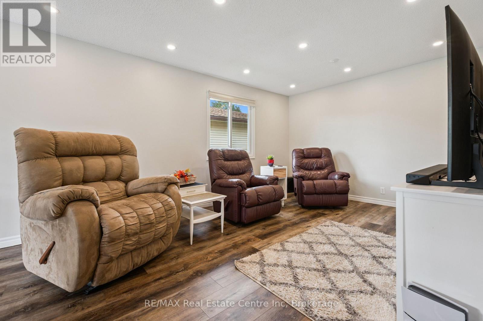 7 Eastview Drive, Wellington North, Ontario  N0G 1A0 - Photo 8 - X12364354