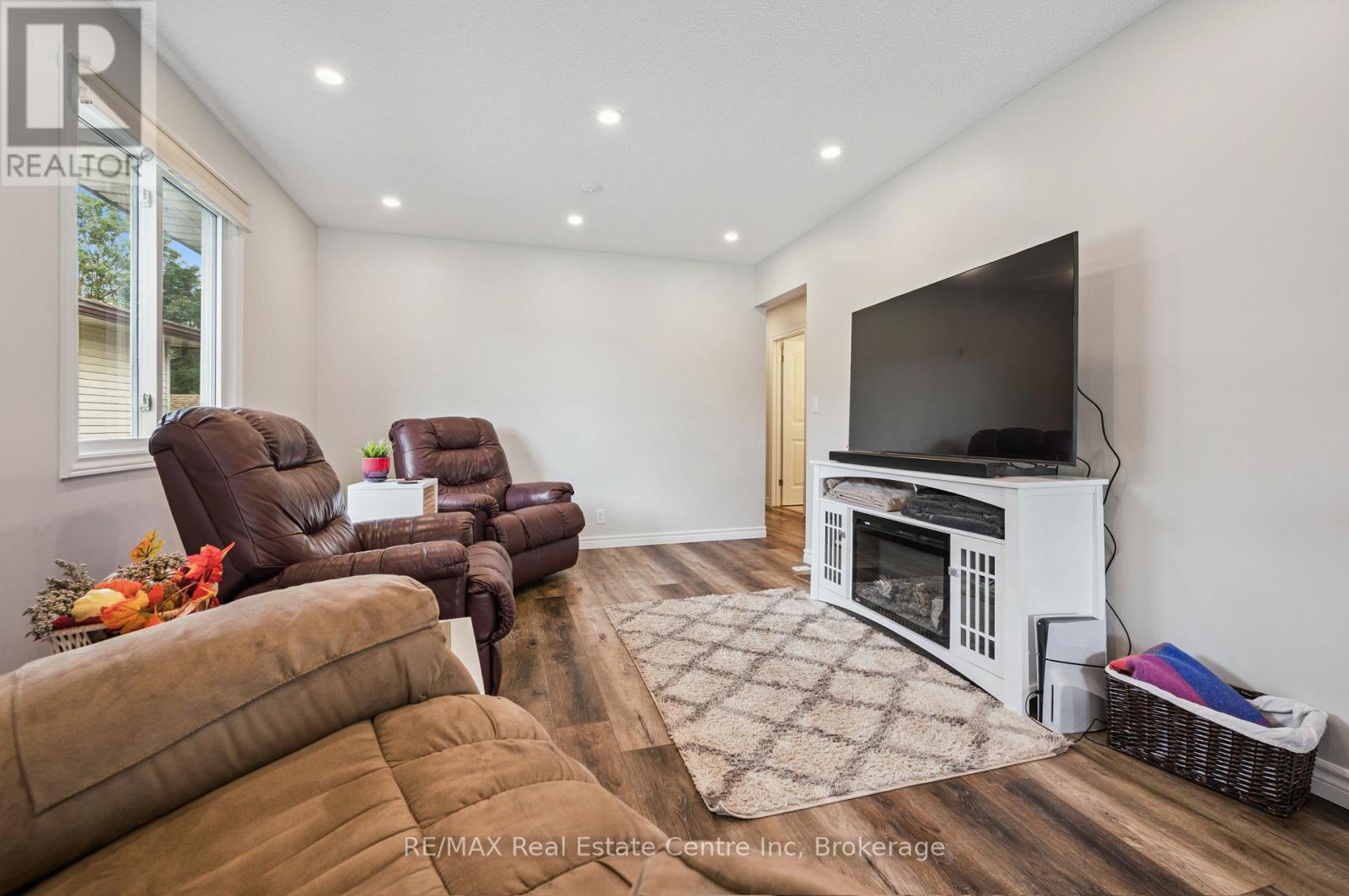 7 Eastview Drive, Wellington North, Ontario  N0G 1A0 - Photo 9 - X12364354