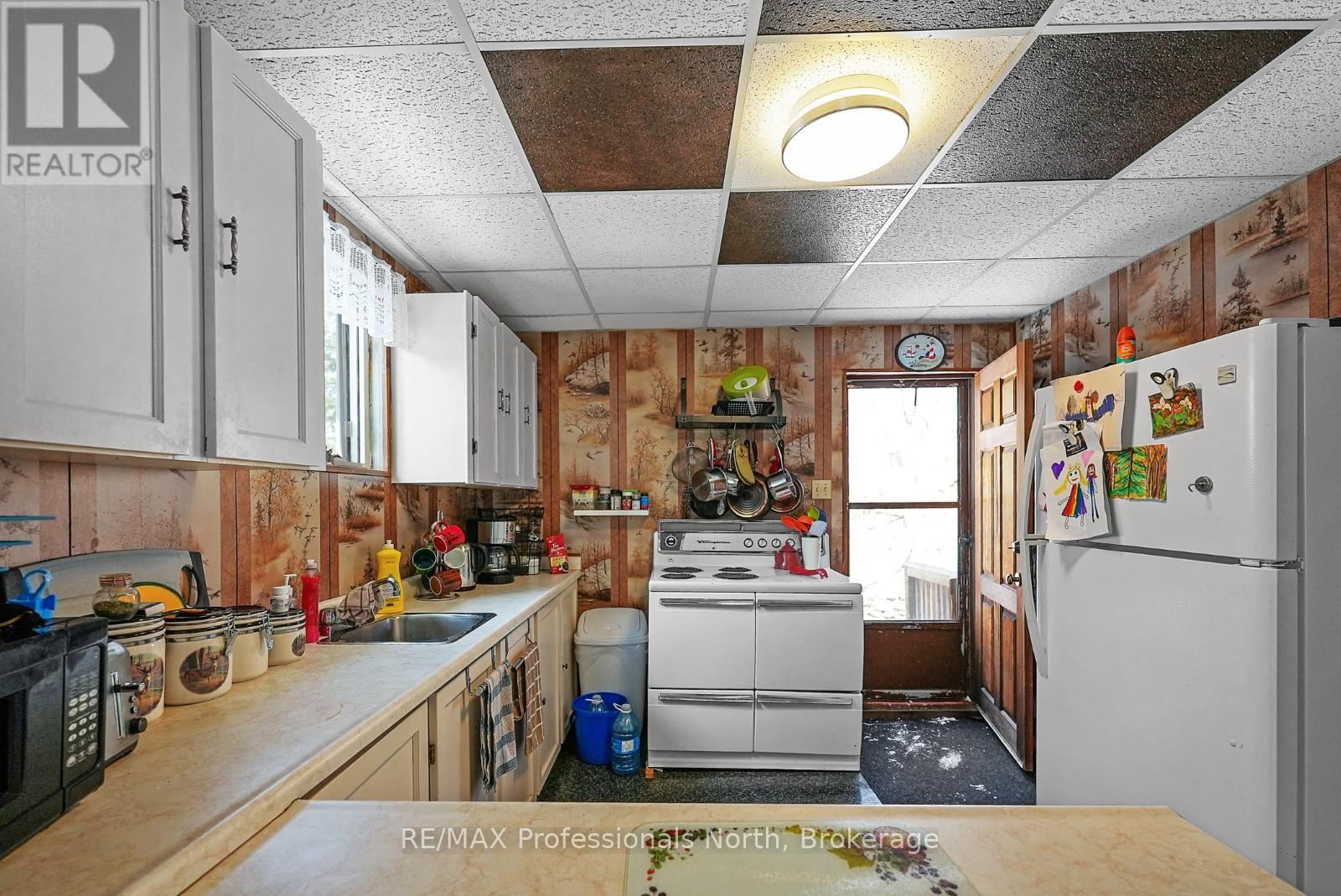 1025 Manitou Road, Dysart Et Al, Ontario  K0M 1S0 - Photo 6 - X12364394