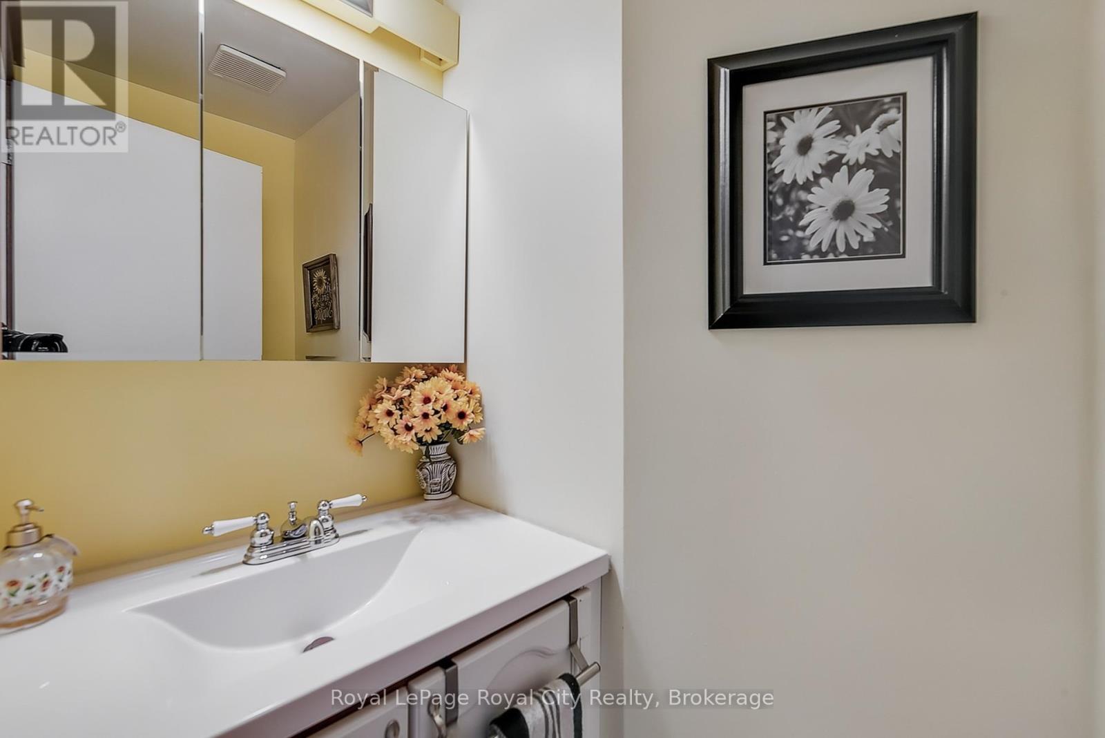 365 Wellington Street, Centre Wellington, Ontario  N1M 3E1 - Photo 24 - X12364441