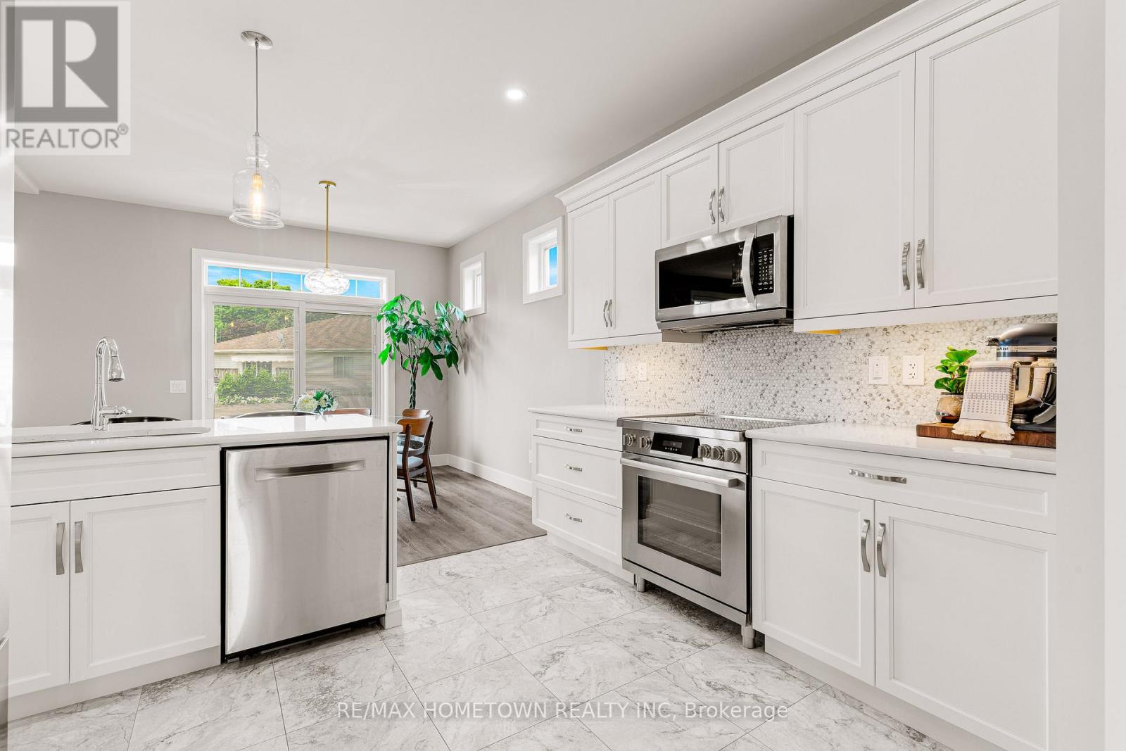 138 Wildwood Crescent, Brockville, Ontario  K6V 0A9 - Photo 5 - X12364429