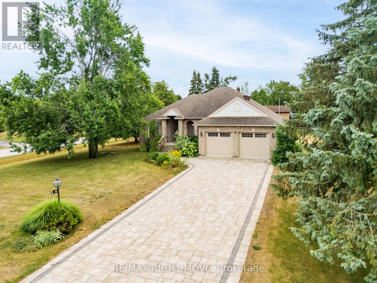 3 Thicketwood Place E, Ramara, Ontario  L0K 1B0 - Photo 1 - S12364297
