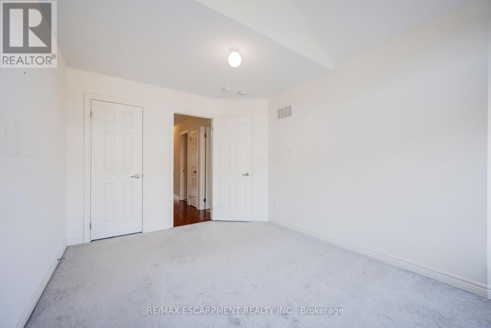 489 Downes Jackson Heights, Milton, Ontario  L9T 8W1 - Photo 32 - W12364276