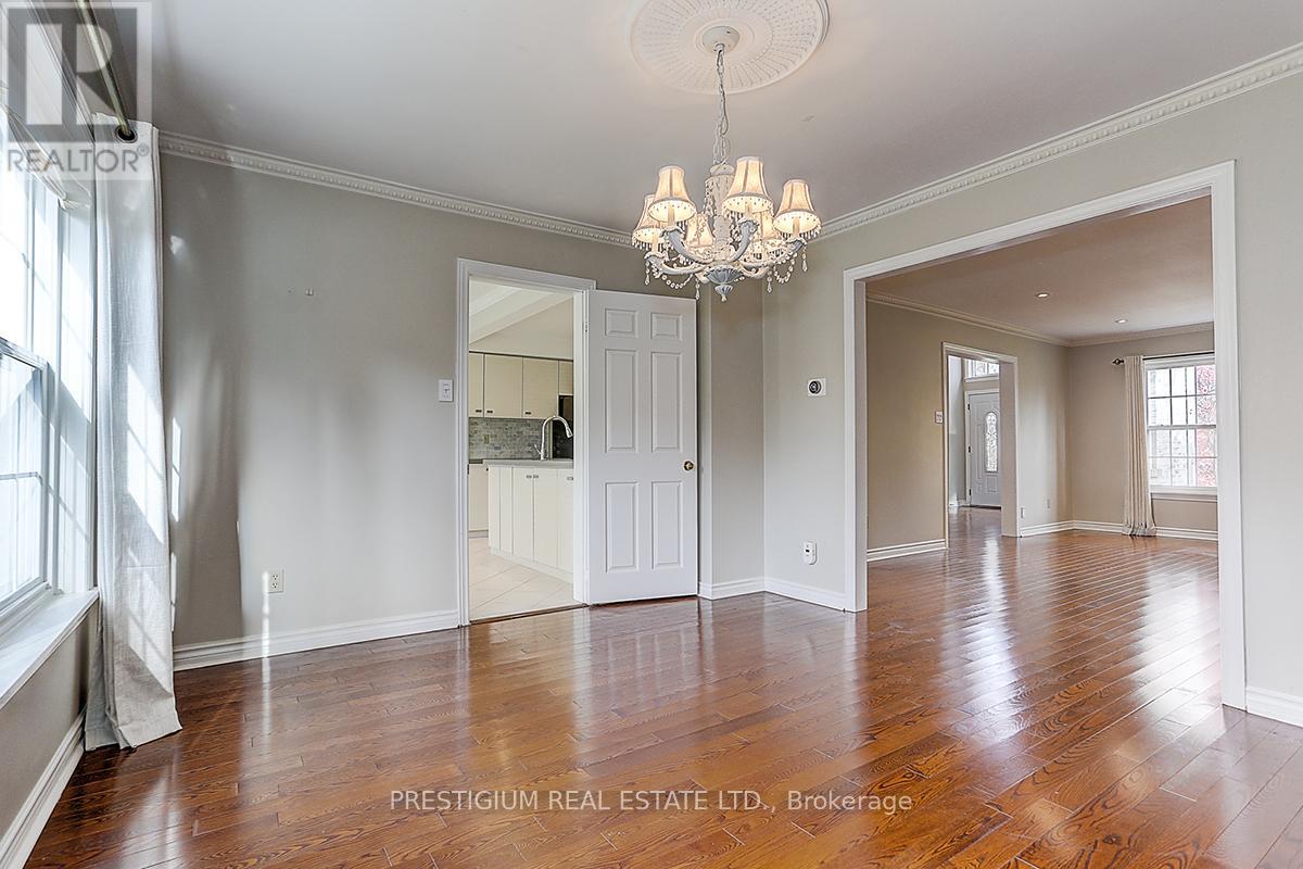 61 Addington Square, Markham, Ontario  L3R 7N2 - Photo 9 - N12364329