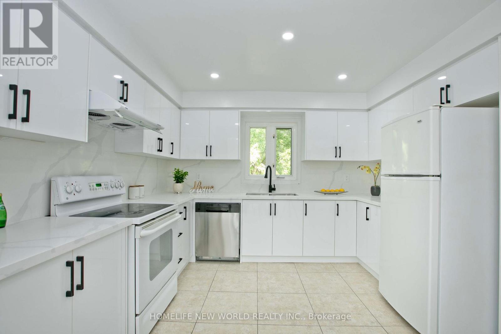 94 Weldrick Road E, Richmond Hill, Ontario  L4C 8T7 - Photo 17 - N12364333