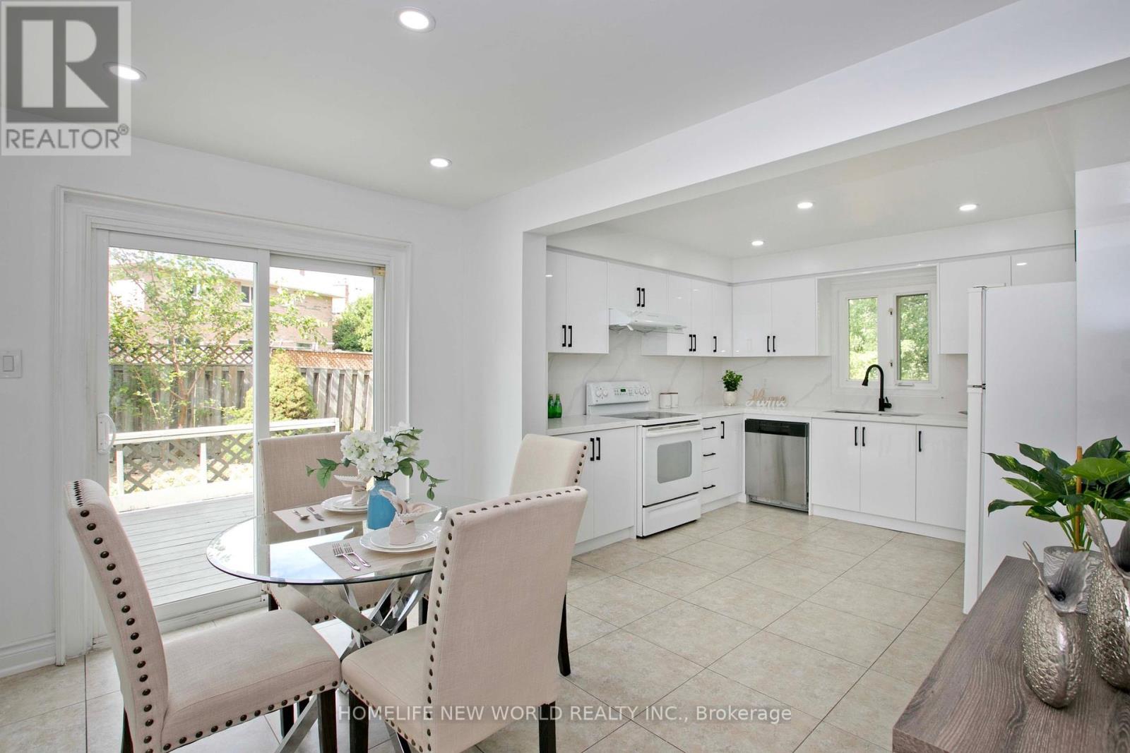94 Weldrick Road E, Richmond Hill, Ontario  L4C 8T7 - Photo 18 - N12364333