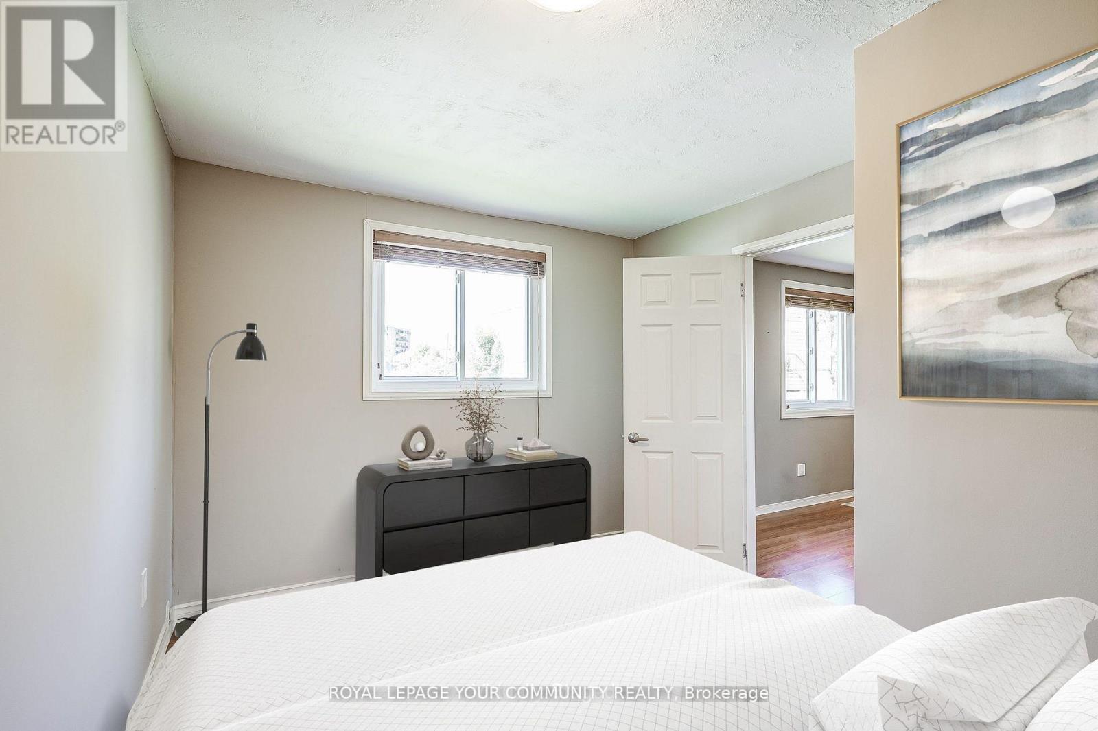 39 Drury Street, Bradford West Gwillimbury, Ontario  L3Z 1W9 - Photo 6 - N12364341