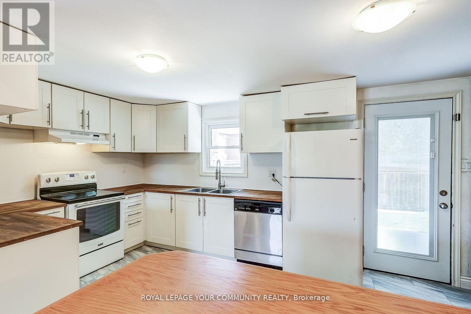 39 Drury Street, Bradford West Gwillimbury, Ontario  L3Z 1W9 - Photo 8 - N12364341