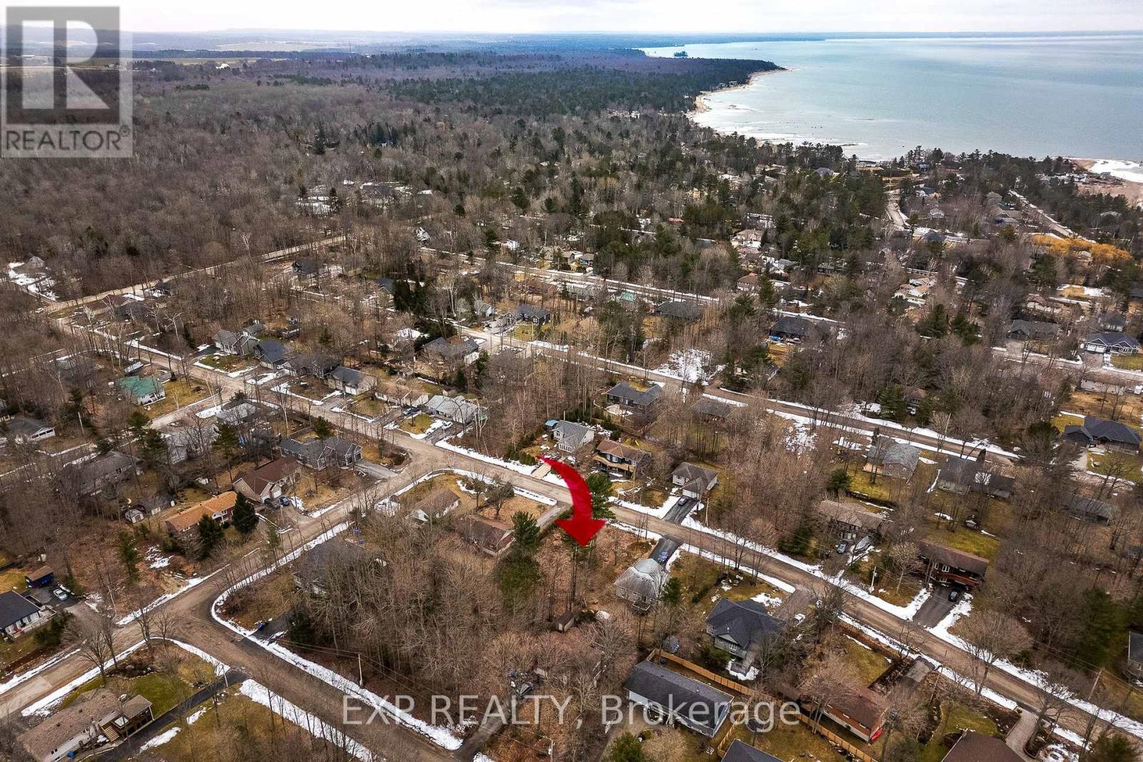 98 Rue Vanier, Tiny, Ontario  L9M 0J2 - Photo 6 - S12364403