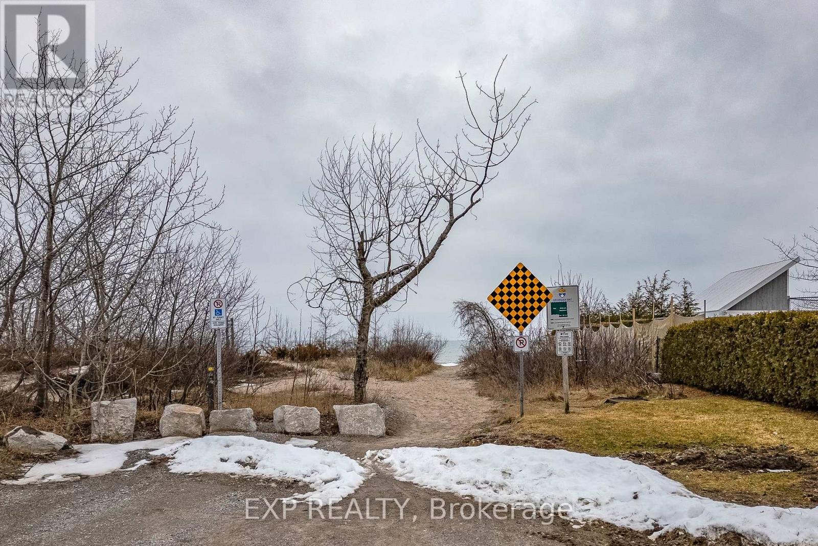 98 Rue Vanier, Tiny, Ontario  L9M 0J2 - Photo 8 - S12364403