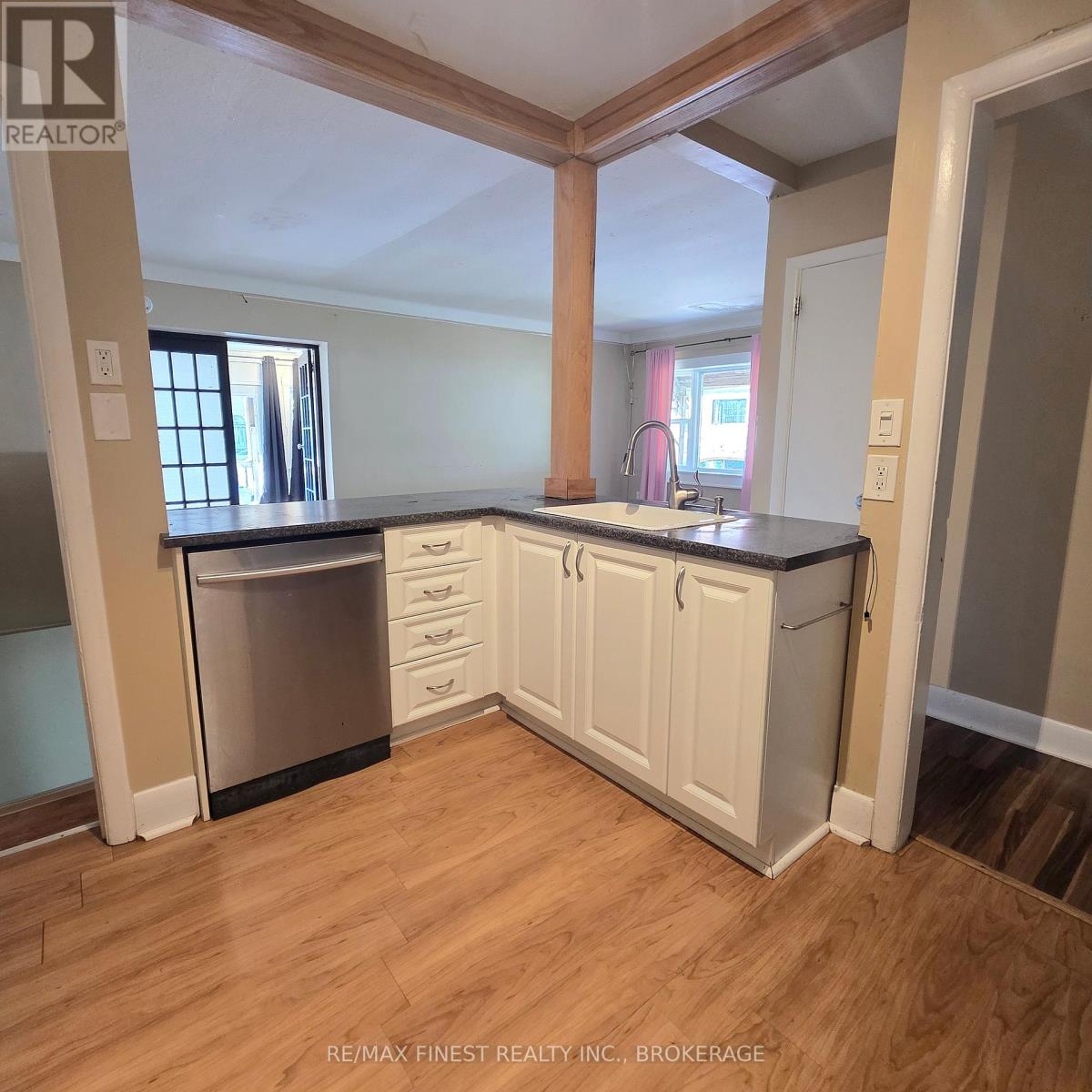 606 Brock Street, Kingston, Ontario  K7L 1V5 - Photo 11 - X12364446