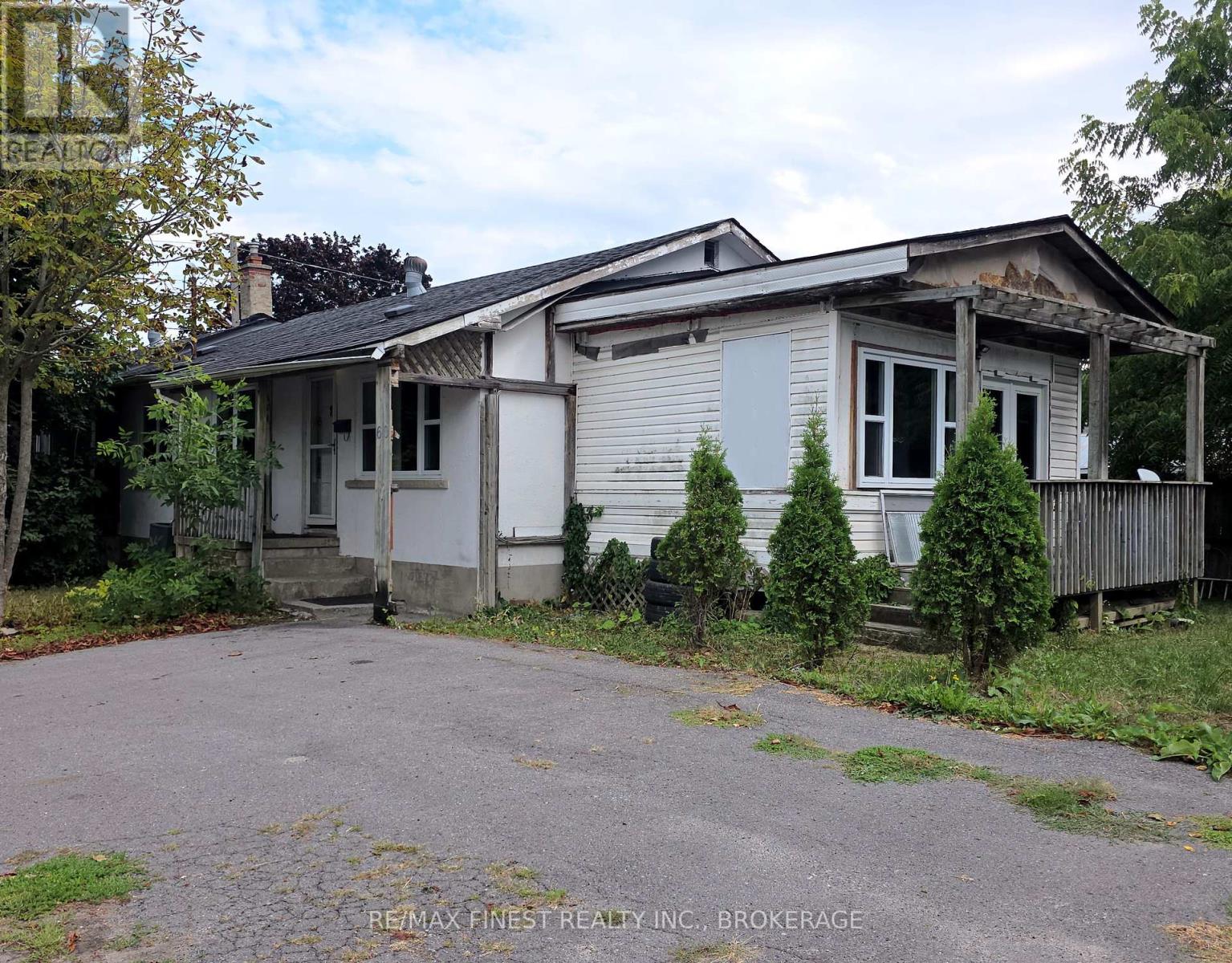 606 Brock Street, Kingston, Ontario  K7L 1V5 - Photo 2 - X12364446