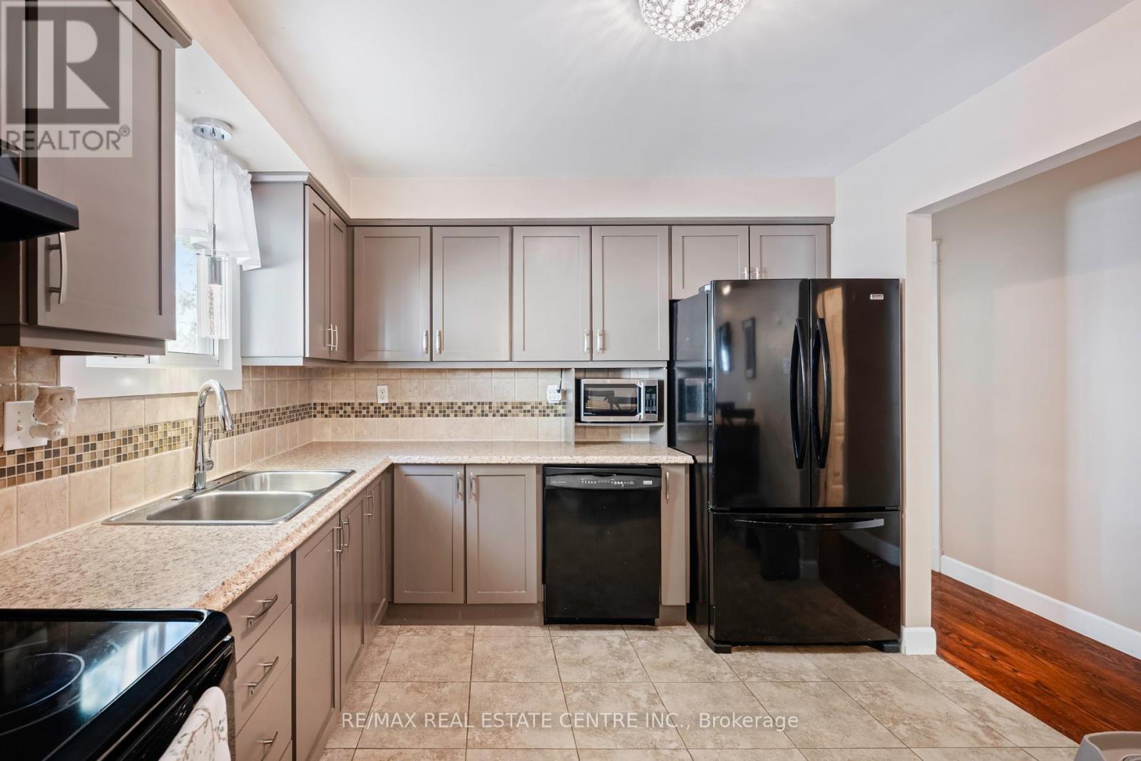 193 Diane Drive, Orangeville, Ontario  L9W 3N3 - Photo 10 - W12364326