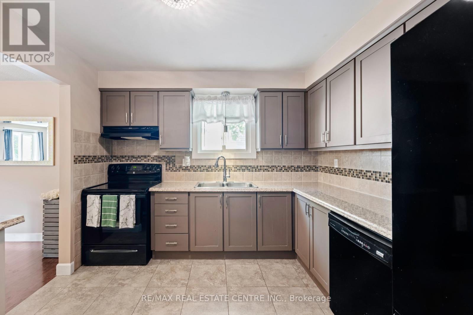 193 Diane Drive, Orangeville, Ontario  L9W 3N3 - Photo 9 - W12364326