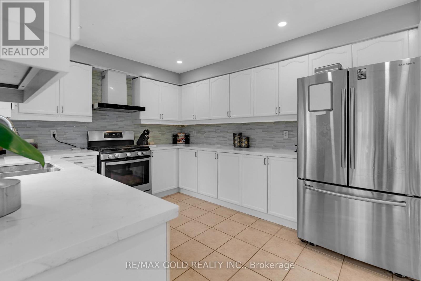 10 Morgandale Road, Brampton, Ontario  L7A 2K1 - Photo 17 - W12364092