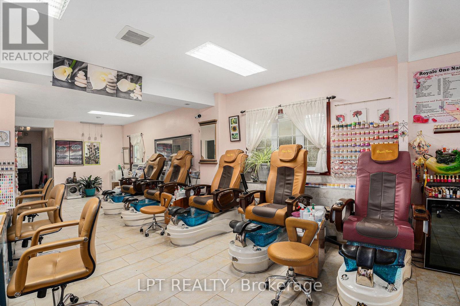 257 Parkdale Avenue, Ottawa, Ontario  K1Y 1G1 - Photo 5 - X12364454