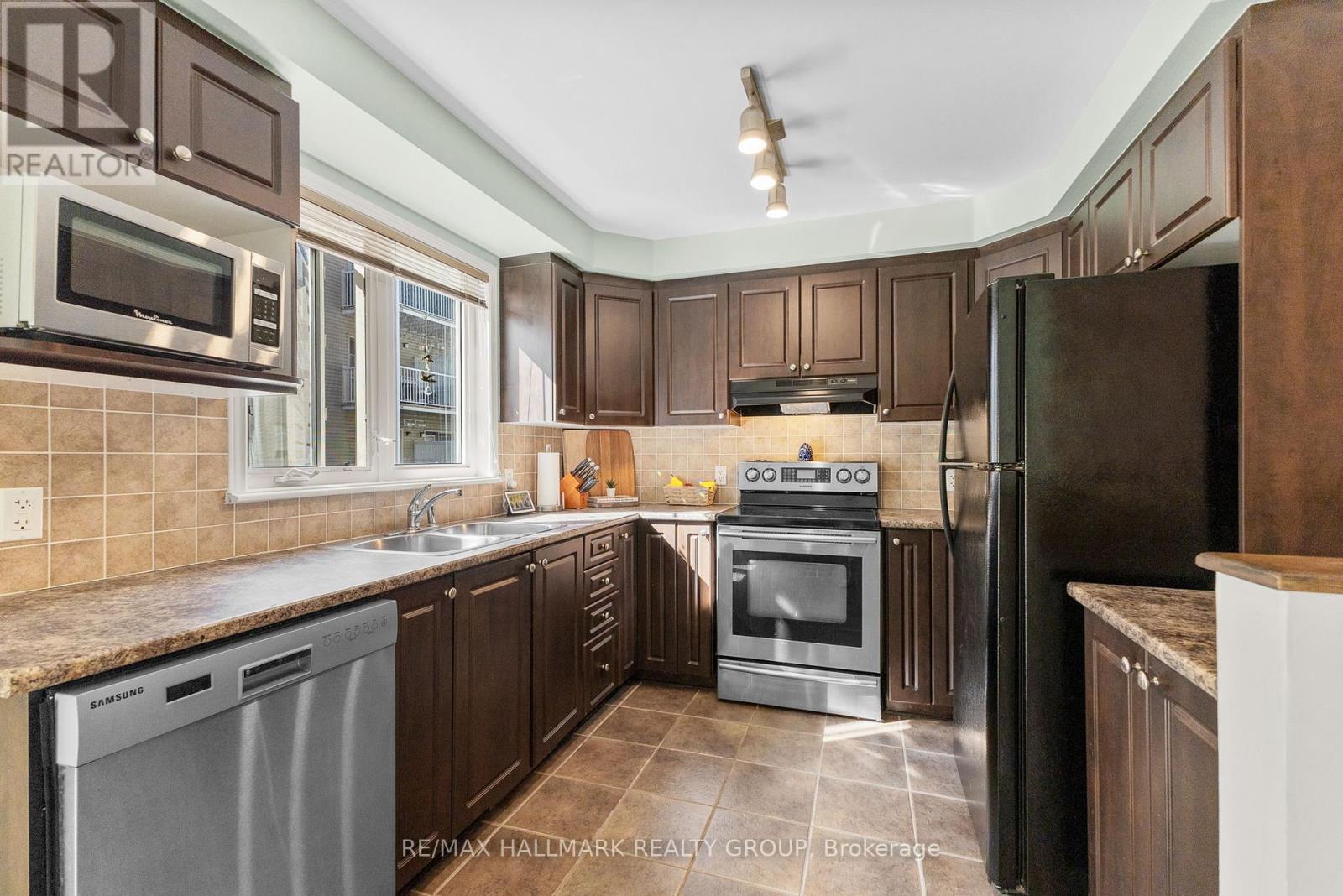 7 - 325 Elite Private, Ottawa, Ontario  K2J 0A4 - Photo 12 - X12364493