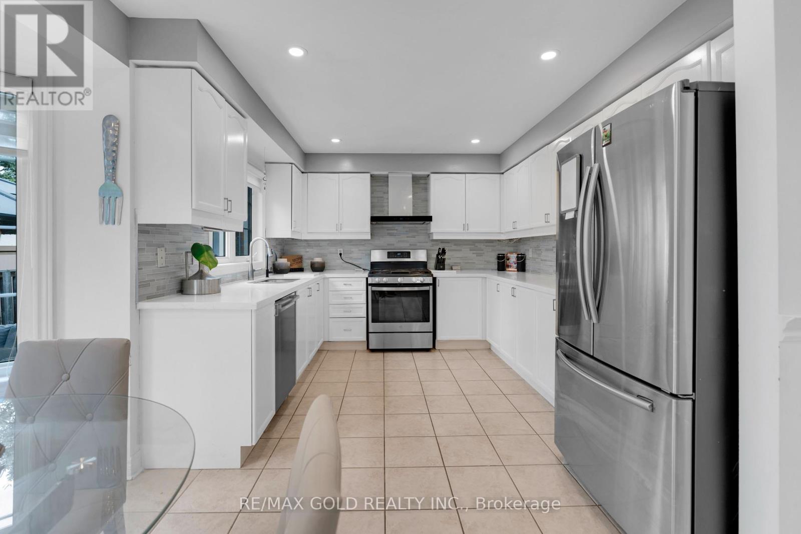 10 Morgandale Road, Brampton, Ontario  L7A 2K1 - Photo 16 - W12364092
