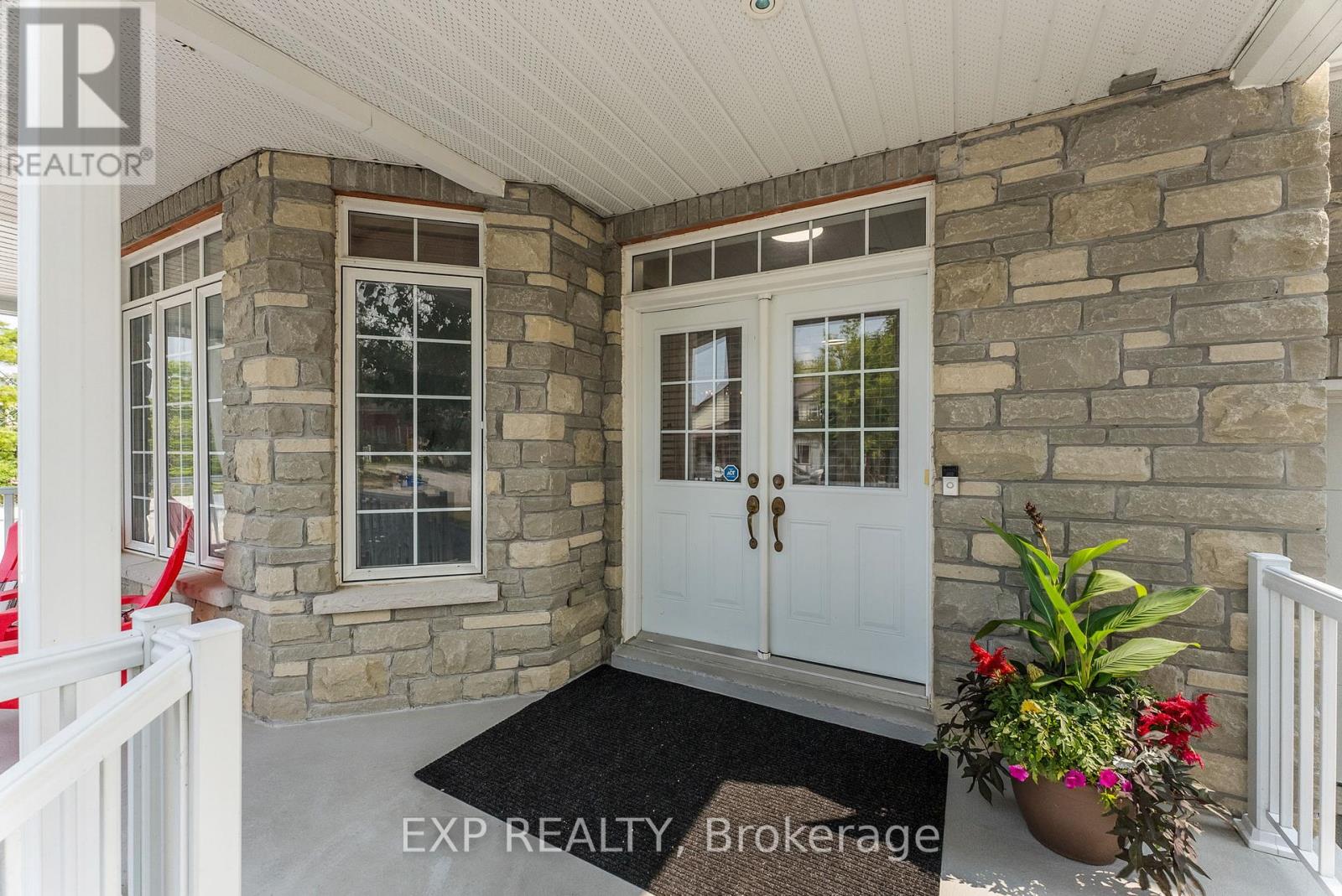 371 Raines Street, Georgina, Ontario  L4P 3C8 - Photo 6 - N12328186