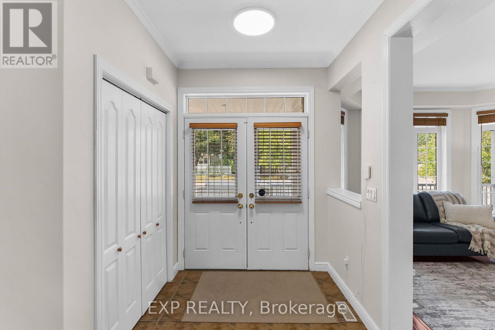 371 Raines Street, Georgina, Ontario  L4P 3C8 - Photo 8 - N12328186