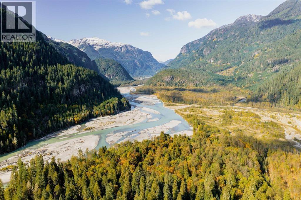 1184 SQUAMISH RIVER WAY, Squamish, British Columbia