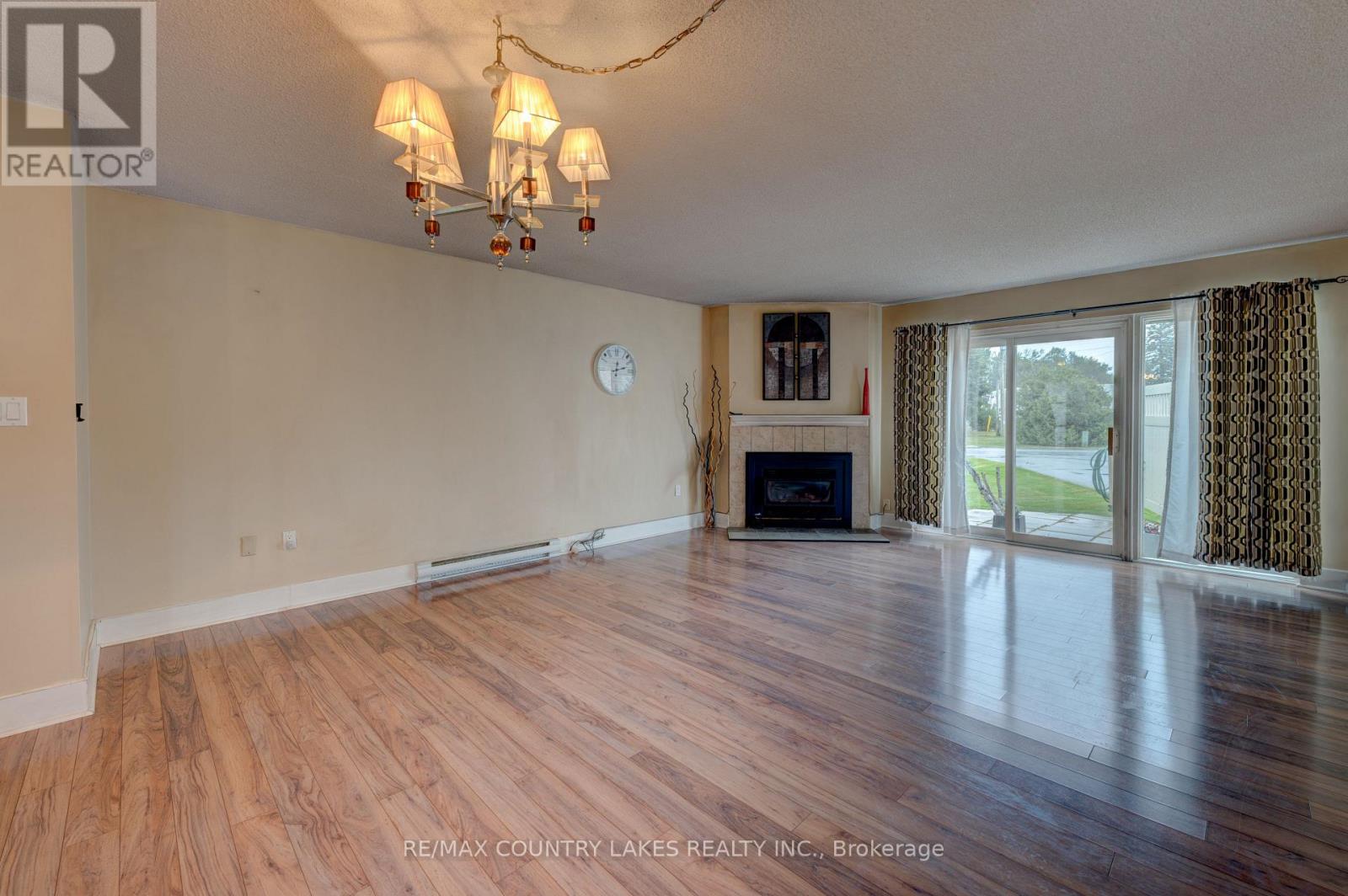 1 - 4 Paradise Boulevard, Ramara, Ontario  L0K 1B0 - Photo 12 - S12363255