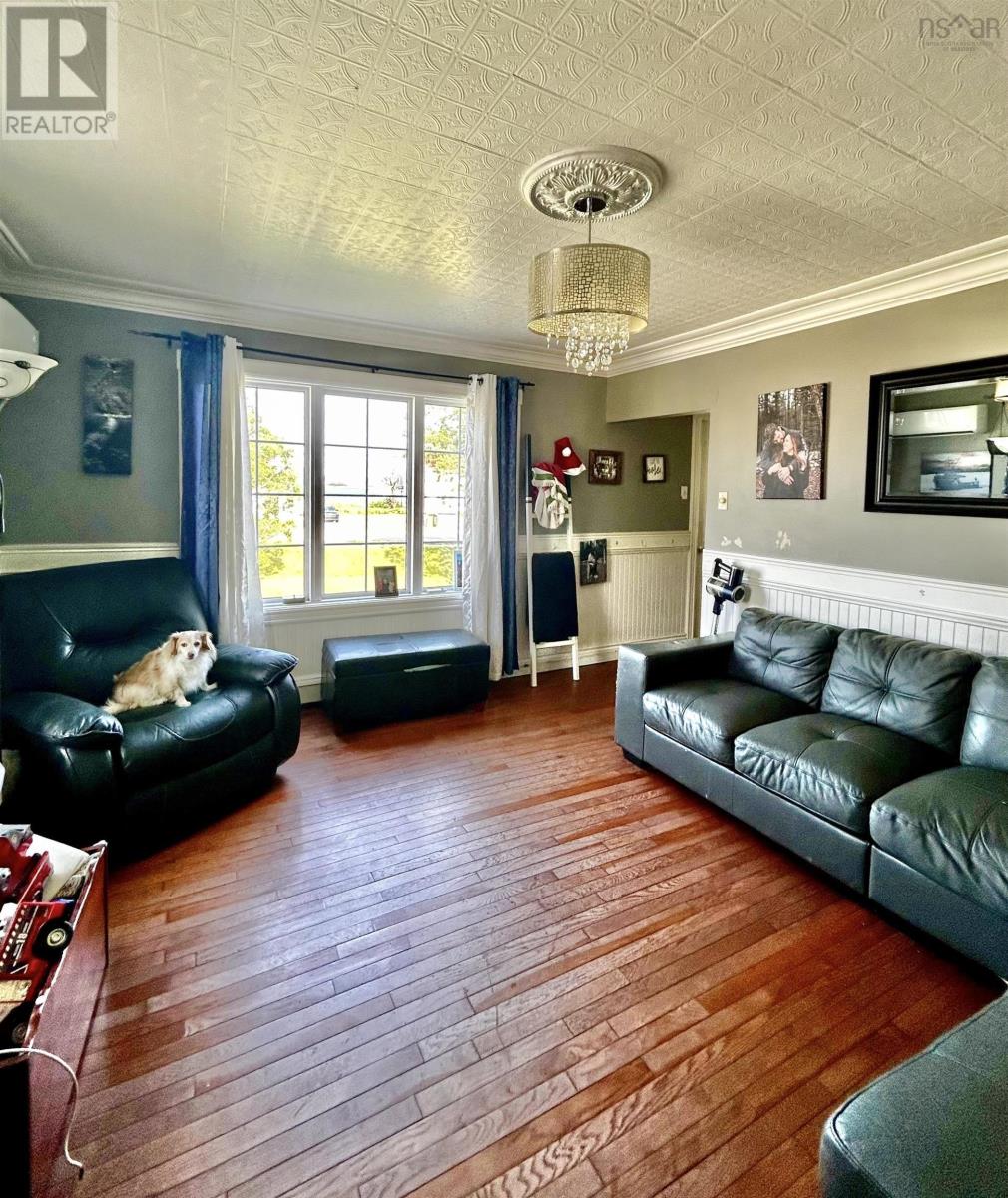 1268 Highway 335, Middle West Pubnico, Nova Scotia  B0W 3S0 - Photo 5 - 202517015