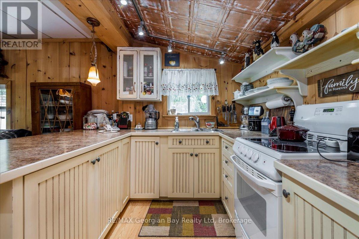 21 Grandview Road, Tay, Ontario  L0K 1R0 - Photo 16 - S12293057