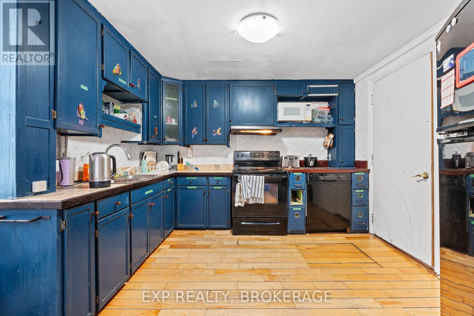 212 Rideau Street, Kingston, Ontario  K7K 3A4 - Photo 10 - X12364534