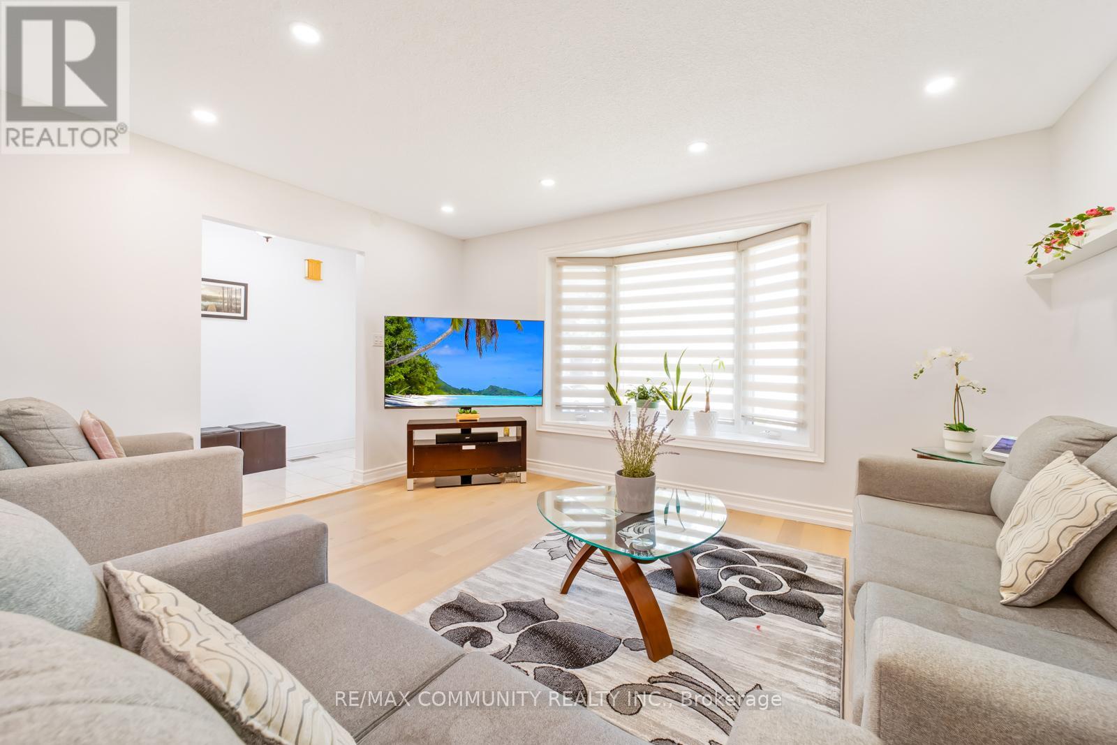 403 Gothic Drive, Oshawa, Ontario L1G 7R6 - Photo 11 - E12364455