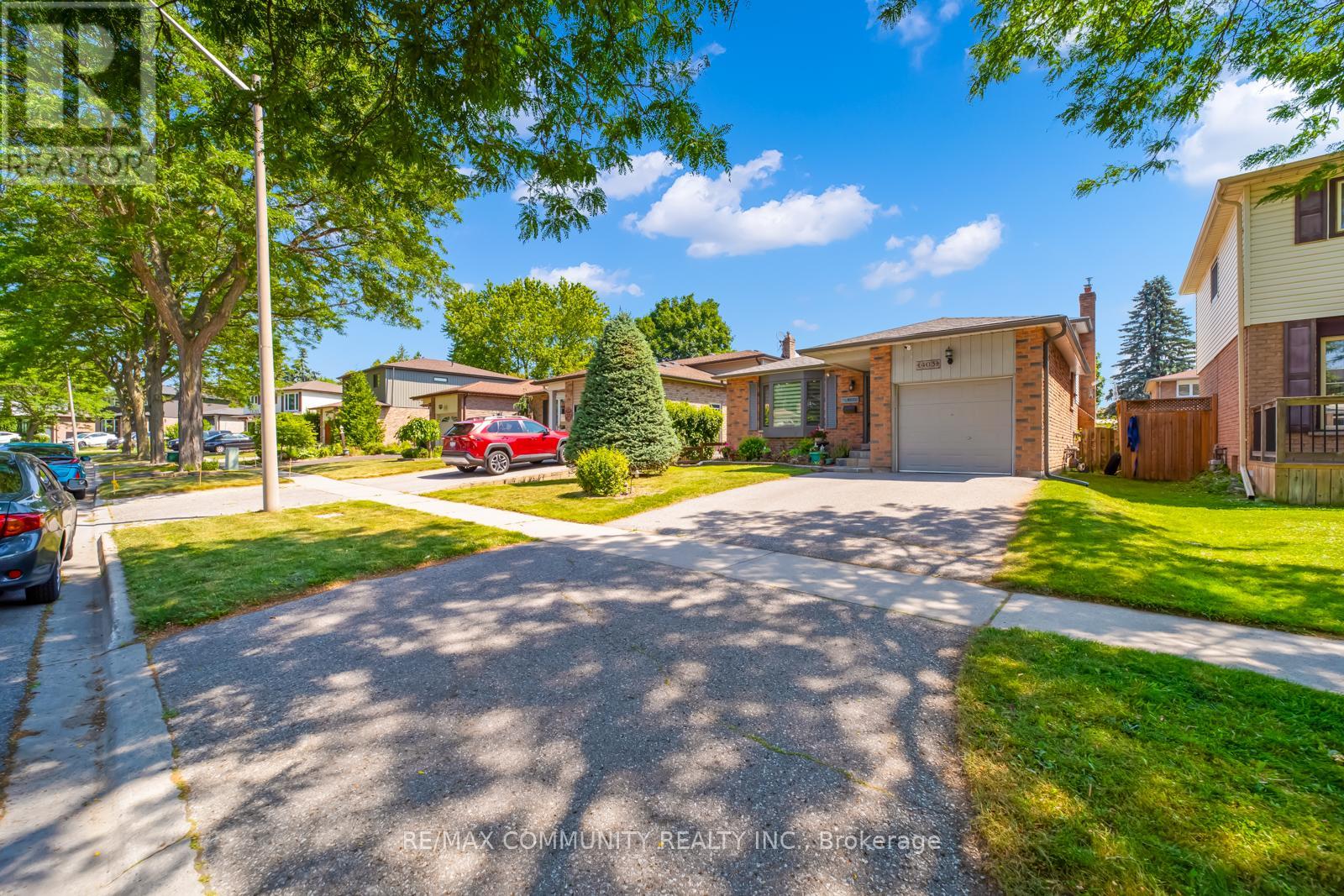 403 Gothic Drive, Oshawa, Ontario L1G 7R6 - Photo 2 - E12364455