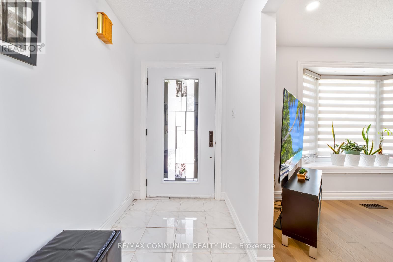 403 Gothic Drive, Oshawa, Ontario L1G 7R6 - Photo 8 - E12364455